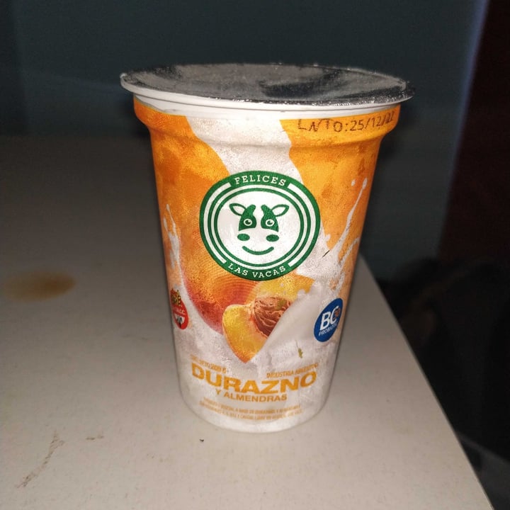 review photo of Felices Las Vacas Yogurt de Durazno y Almendras shared by @lautarofrackiewicz on 13 Nov 2022 - review