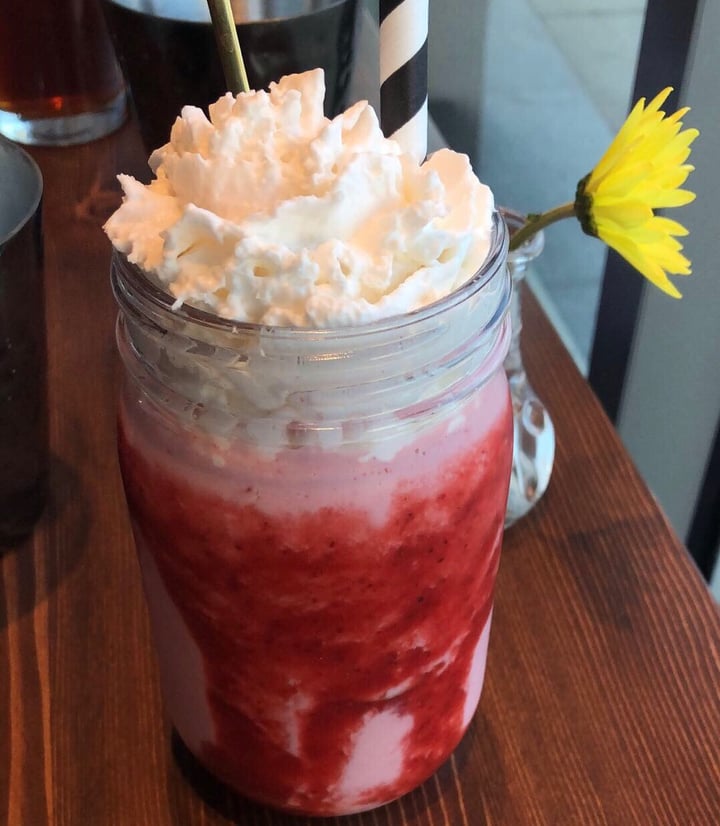photo of Modern Love Strawberry Shake shared by @lyndiebrady23 on  22 Sep 2018 - review