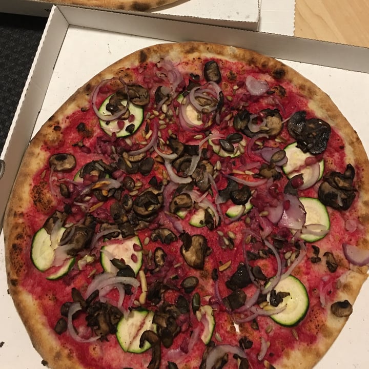 photo of Stripped Pizza Unterer Graben (Closed) Foodporn pizza shared by @alissachoihung on  18 Jan 2021 - review