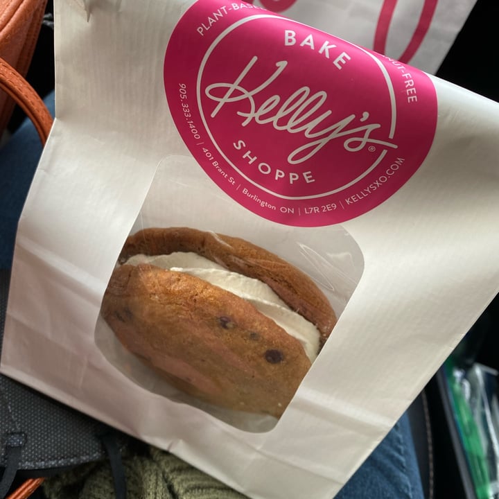 photo of Kelly's Bake Shoppe salted caramel cookie sandwich shared by @mrsbubsmith on  02 Oct 2022 - review
