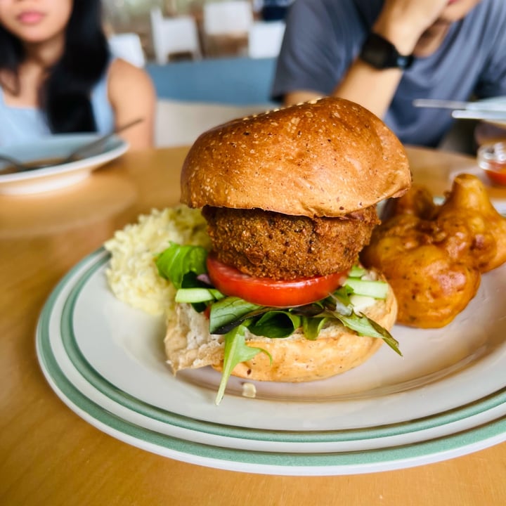 photo of Real Food Lentil Quinoa Croquette Burger shared by @consciouscookieee on  04 Jul 2022 - review