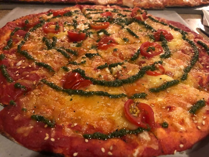 photo of ALTOKE PIZZA VEGANA PESTO shared by @veggielori on  01 Jul 2019 - review