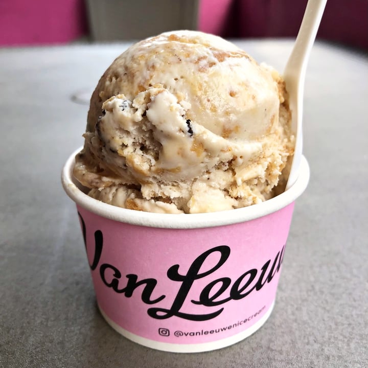 photo of Van Leeuwen Ice Cream Peanut Butter Brownie Honeycomb shared by @oliviawzg on  31 Dec 2021 - review