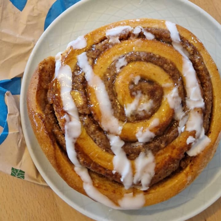 review photo of bakery bakery Cinnamon Roll shared by @happystar73 on 10 Nov 2022 - review