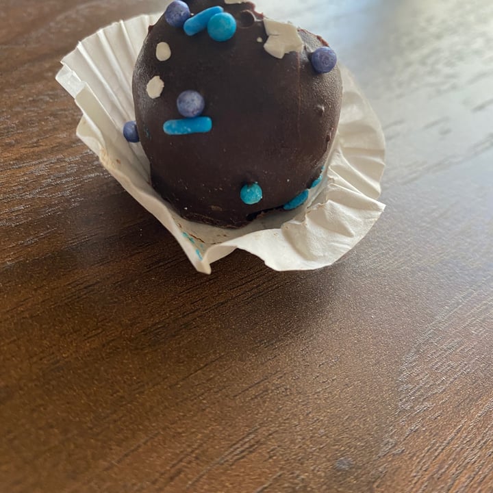 photo of Reverie Bakeshop Winter cake ball shared by @appleindia on  25 Jan 2022 - review
