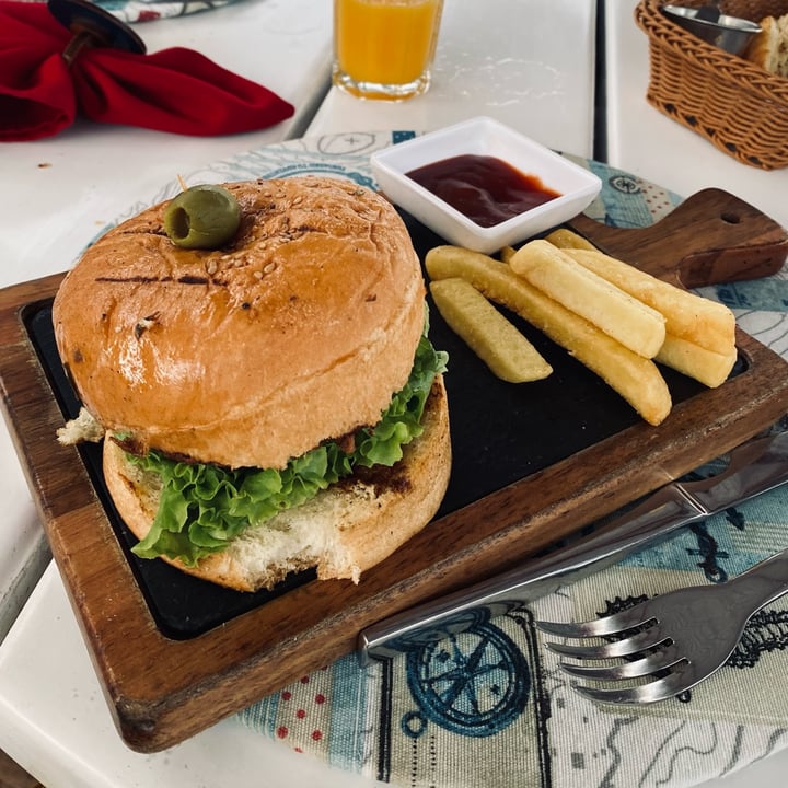 review photo of Isla Grill Vegan Burger shared by @vne on 20 Mar 2022 - review