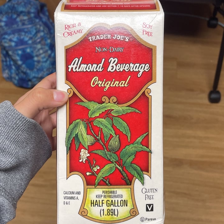 review photo of Trader Joe's Almond Milk Sweetened Original shared by @lupiidiaz on 17 Feb 2022 - review