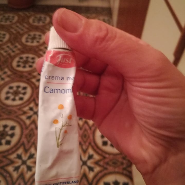 photo of Swiss Just Crema mani camomilla shared by @roberta48 on  10 Nov 2022 - review