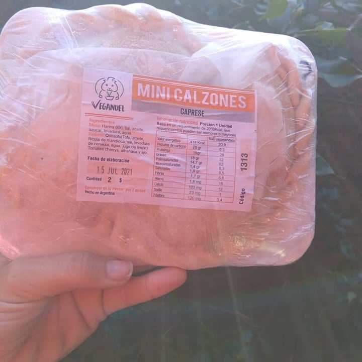 review photo of Veganuel Mini Calzón Capresse shared by @fatimafit on 30 Jul 2021 - review
