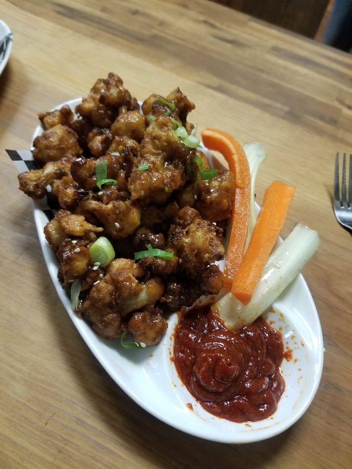 photo of The Very Good Butchers Cauliflower Wings shared by @vegandyeries on  18 Aug 2018 - review