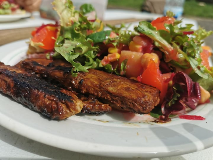 photo of Oumph! Costillas Veganas Oumph shared by @santuariovacaloura on  30 Mar 2020 - review