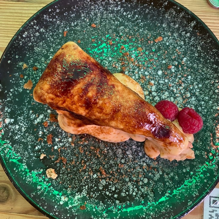 review photo of Frutas Prohibidas Cheesecake Con Creme Brulee shared by @cassruiz on 17 Apr 2021 - review