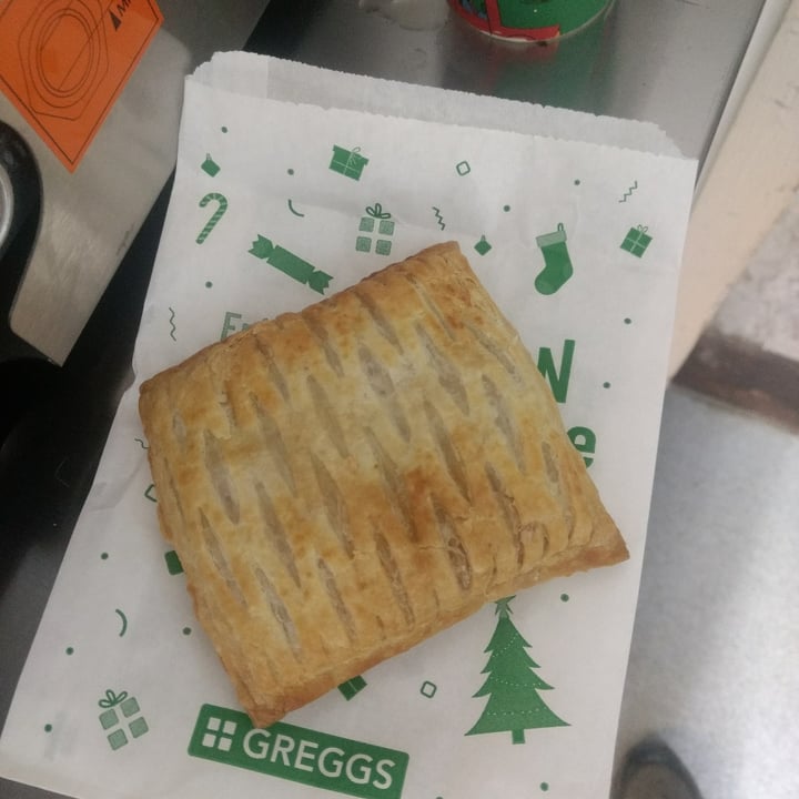 photo of Greggs Christmas bake shared by @don1mclean on  01 Dec 2021 - review