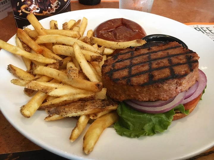 review photo of TGI Fridays Beyond Meat Burger shared by @kenziisntcool on 26 Dec 2019 - review