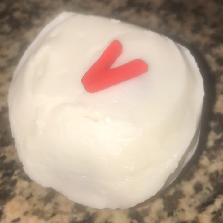 photo of Sprinkles Downtown Disney Vegan Red Velvet Cupcake shared by @rocior on  25 May 2021 - review