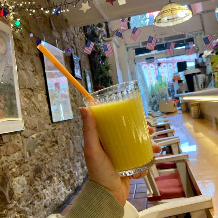 photo of La Desayunería Mango, pineapple, banana & orange juice shared by @asiayportia on  02 Dec 2022 - review