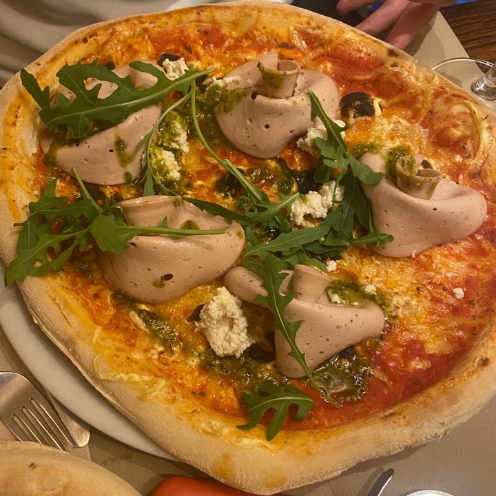 photo of Pizzi & Dixie Pizza de mortadela vegana con pesto de pistacho shared by @blancavinas on  07 Nov 2021 - review