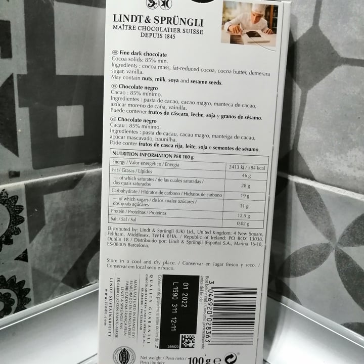 photo of Lindt Excellence 85% Cocoa Dark shared by @danielgl on  08 Feb 2021 - review