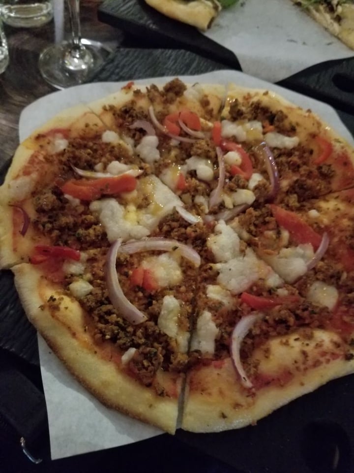 photo of Virtuous Pie Sweet Pepper And Sausage Pizza shared by @vegandyeries on  17 Feb 2020 - review