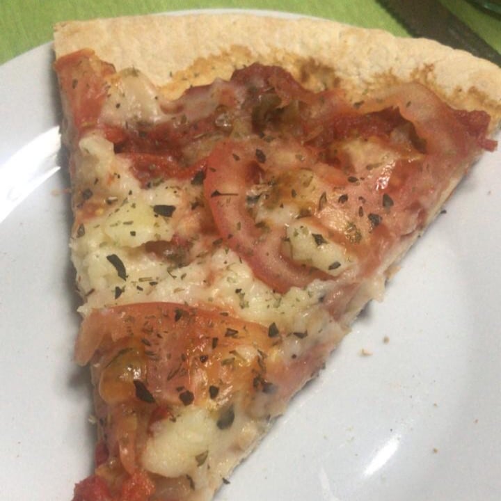 photo of Franz y Peppone Pizza con salsa de tomate y cebolla, queso de papá y rodajas de tomate shared by @barbyandro on  10 Oct 2020 - review