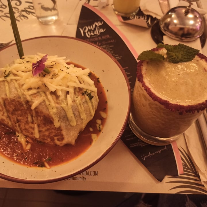 photo of Pura Vida veggie and vegan Burrito mojado shared by @lauramartinez on  17 Apr 2021 - review