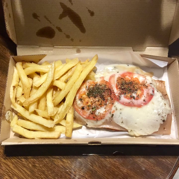 photo of Pola Milanesa Con Jamón, Queso Y Tomate shared by @ymzavala on  29 Mar 2021 - review