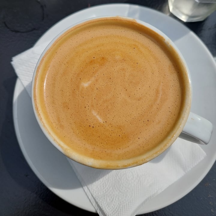 photo of Cosecha Flat white con leche de almendras shared by @flay on  20 Oct 2022 - review