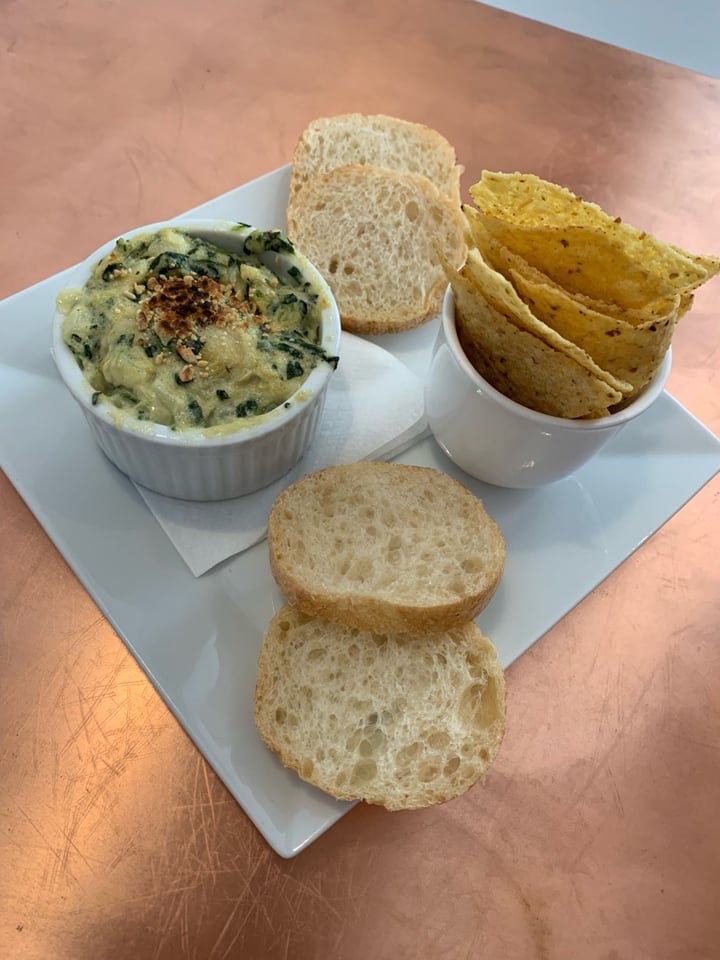 photo of Plantitude Spinach & Artichoke Dip shared by @beaumontm33 on  19 May 2019 - review