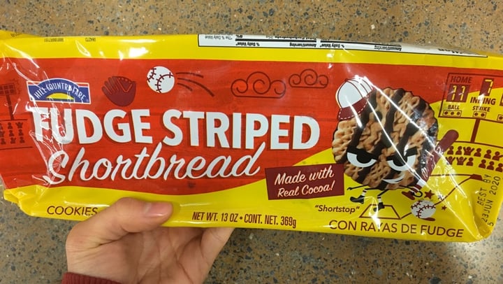 photo of Hill Country Fare Fudge striped cookies shared by @ximenamachete on  30 Jan 2020 - review