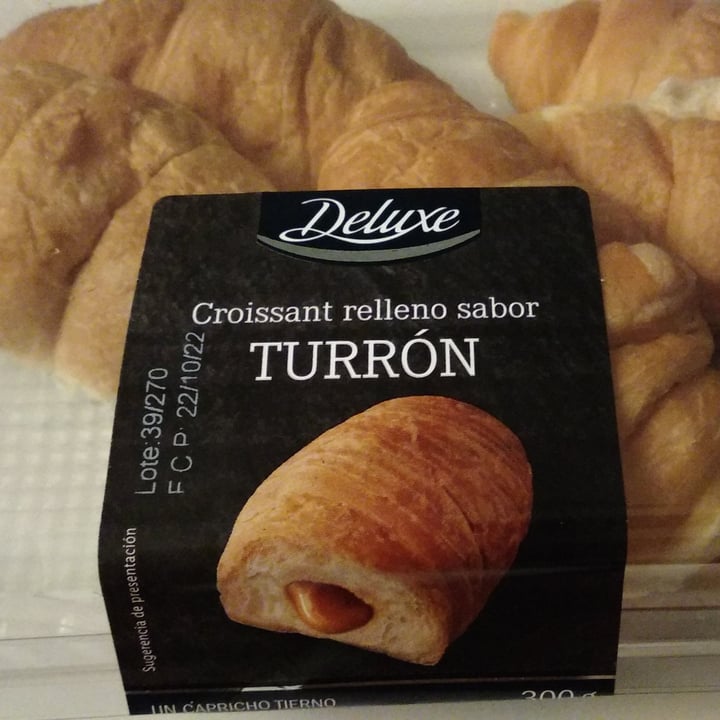 photo of Lidl Deluxe Croissant relleno sabor Turrón shared by @jeimsvera on  13 Oct 2022 - review