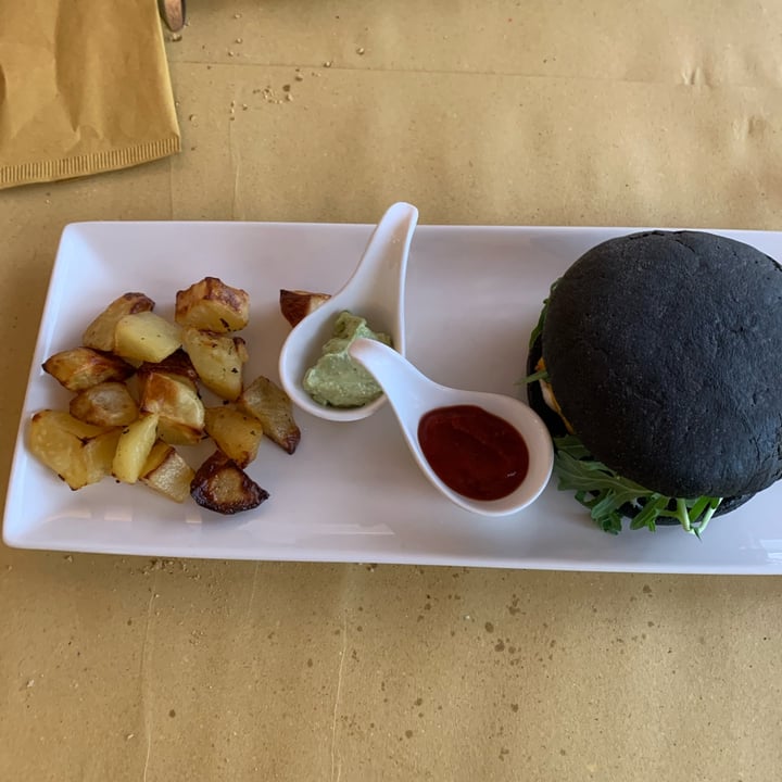 photo of Lo Fai Beyond Burger shared by @casealessandro on  10 Apr 2022 - review