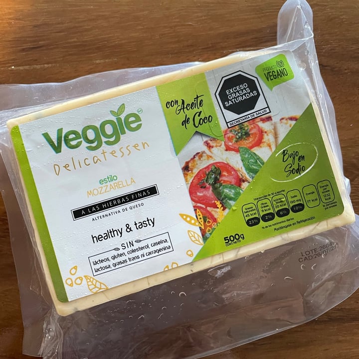 photo of Veggie Delicatessen Alternativa al Queso Estilo Mozzarella shared by @andrea21 on  07 Jun 2021 - review