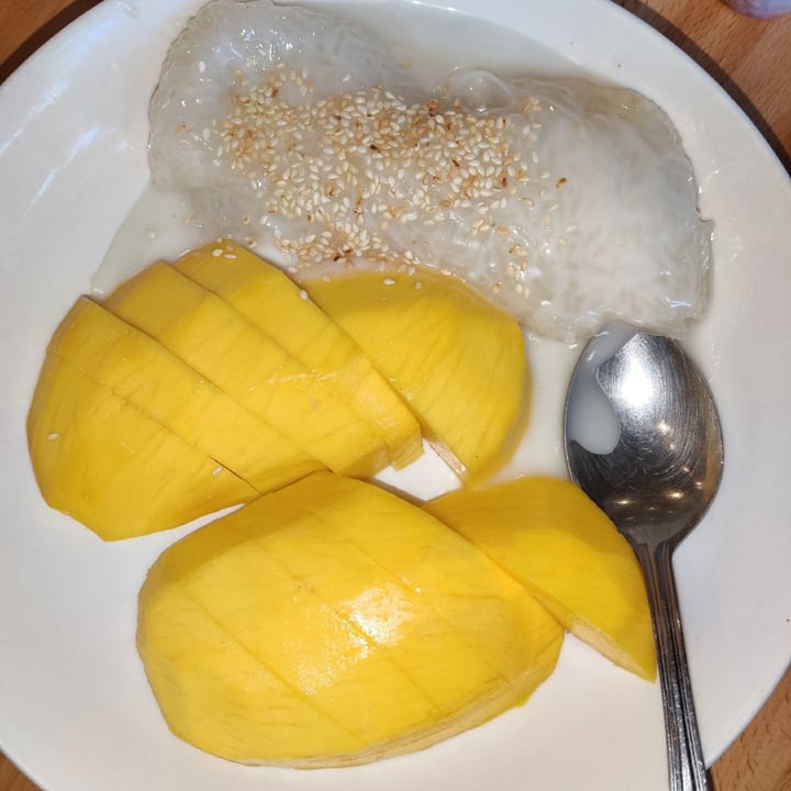 review photo of Ate O'clock Thai Restaurant Mango Sticky Rice shared by @lofiamri on 28 Jun 2021 - review