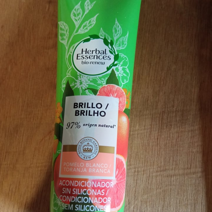 photo of Herbal Essences Acondicionador pomelo blanco shared by @rolandobolson on  31 Aug 2022 - review