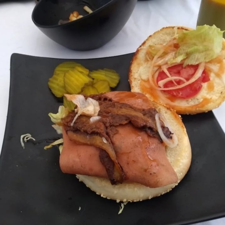 photo of Vegattos Hamburguesa Beefless shared by @elvagovegan on  30 Apr 2022 - review