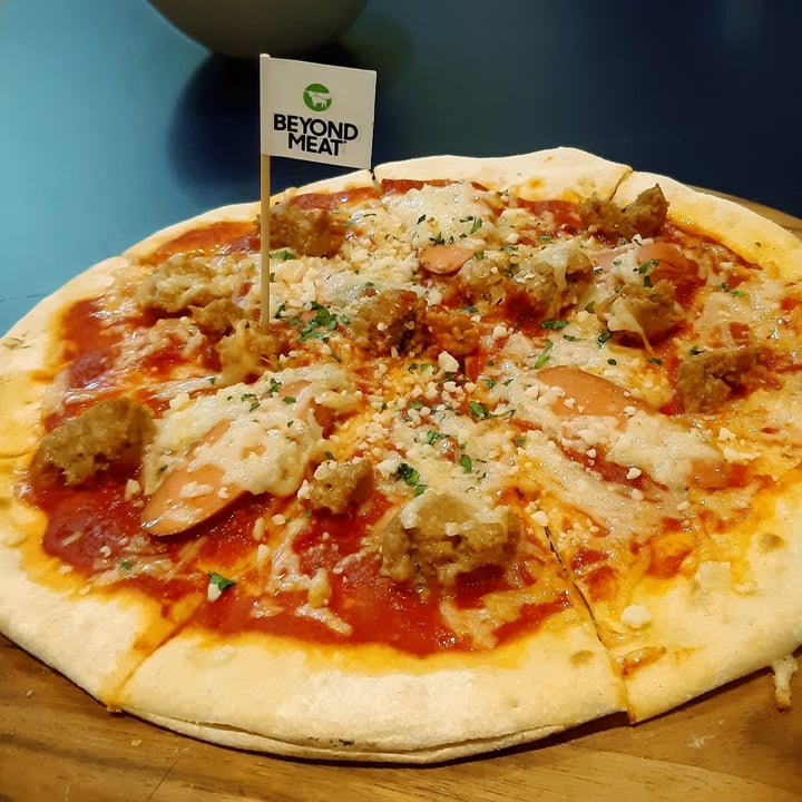 photo of Green Common Singapore Meat Lovers Pizza shared by @wonderwombat on  27 Feb 2021 - review
