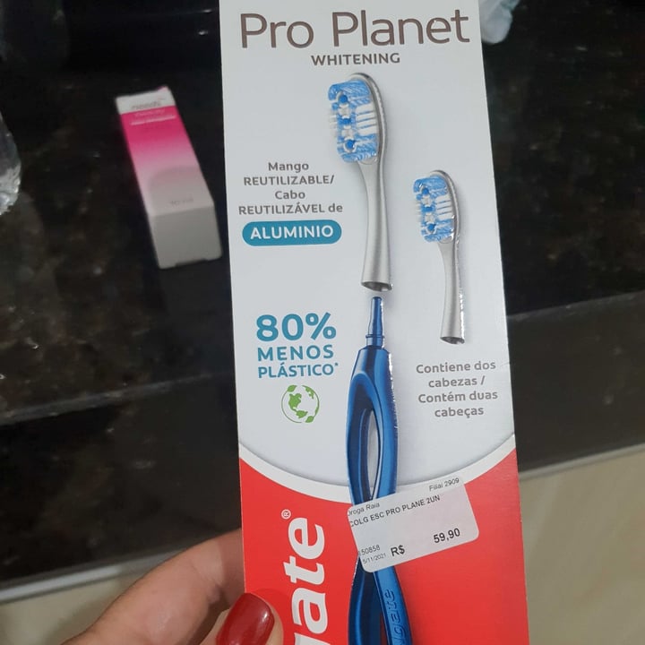 photo of Colgate Escova dental pro planet shared by @franfaria on  05 Jun 2022 - review