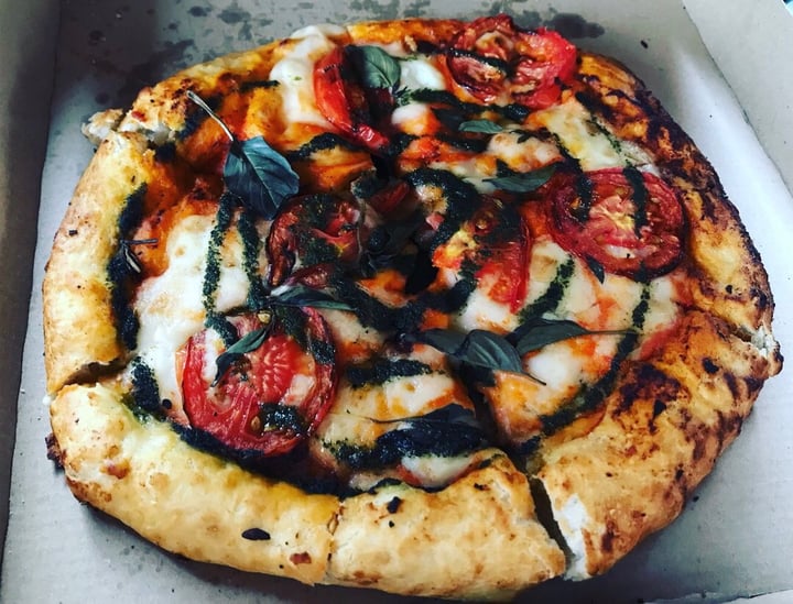 photo of Vegan Inc. Miyana Polanco Pizza Margarita shared by @calci-fer on  03 Mar 2020 - review