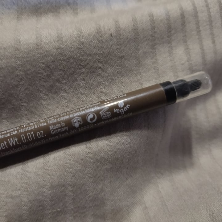 review photo of Essence Cosmetics Superlast 24hr Eyebrow Pomade Pencil Waterproof shared by @jeanine3 on 13 Aug 2022 - review