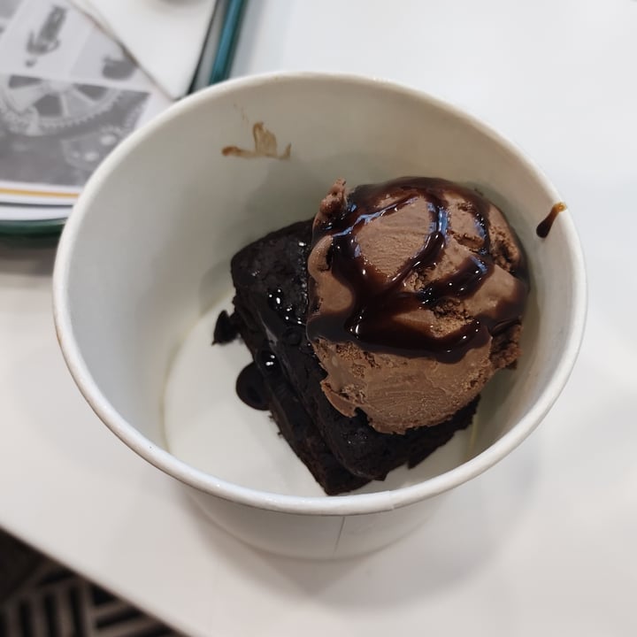 review photo of Charlie Chaplin LaVegano Chocolate Chunk Brownie shared by @lol1409 on 27 Jul 2022 - review