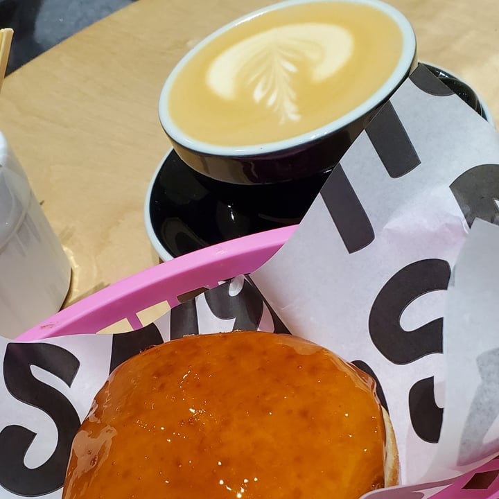 photo of Boneshaker Doughnuts Crème Brûlé Donut shared by @federicaimp on  22 Nov 2022 - review