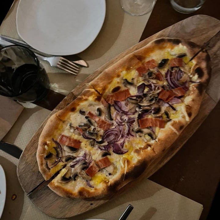 photo of Ay mi madre! Pizza carbonara vegana shared by @lopasil on  18 Dec 2021 - review