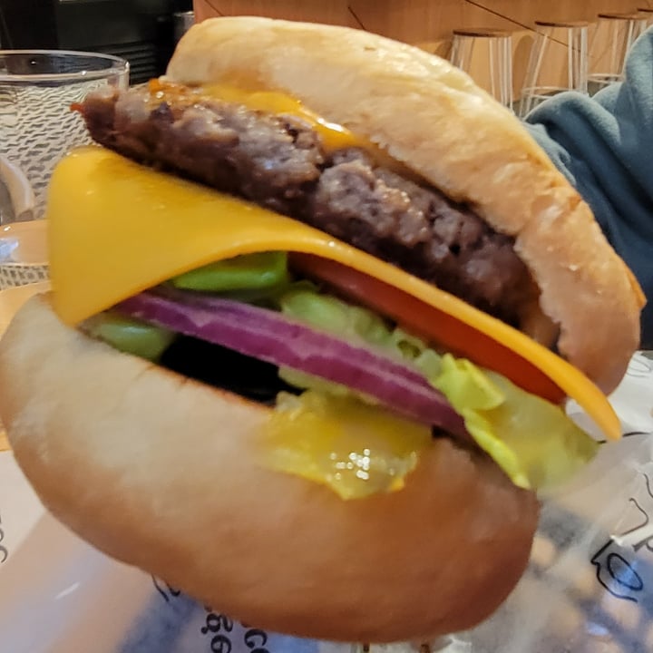 photo of Burger Fiancé Cheeseburger shared by @christellev on  06 Dec 2022 - review