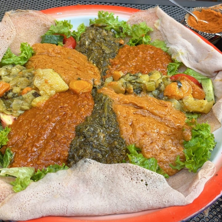 photo of African Queen Restaurant Bebiaynetu (traditional plate) shared by @veninis on  06 Nov 2022 - review