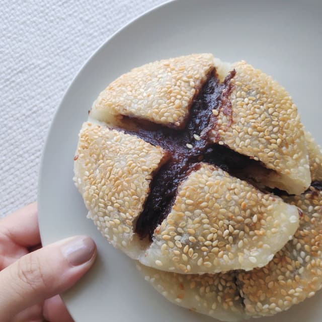Photo of the dish “Red Bean Pancake 豆沙锅饼”