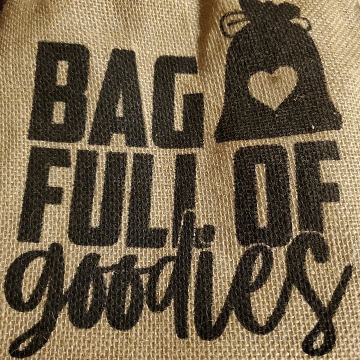 review photo of stuff your sack bag of vegan snacks shared by @findingnewways on 27 May 2022 - review
