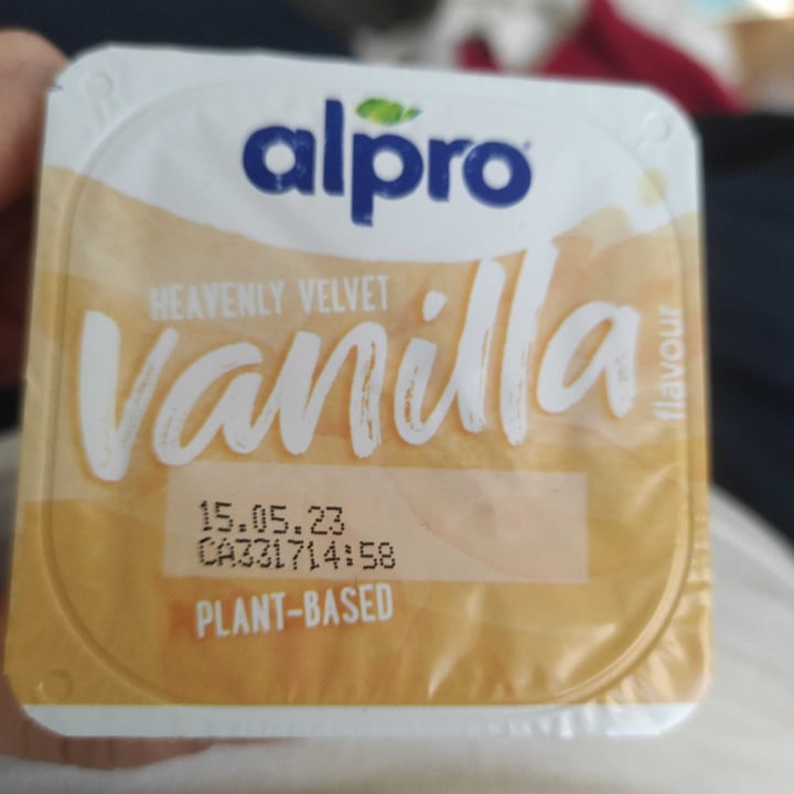 photo of Alpro Himmlish Zarté Vanille Pflanzliches Dessert shared by @giramondo on  08 Dec 2022 - review