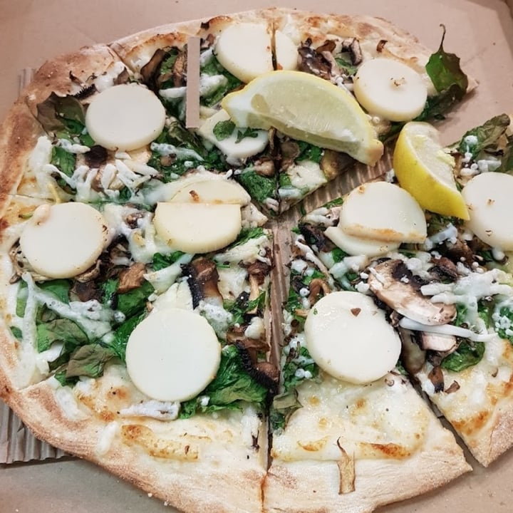 photo of Crust Pizza Scallop Al Fungi shared by @ozcanbi on  28 Dec 2020 - review