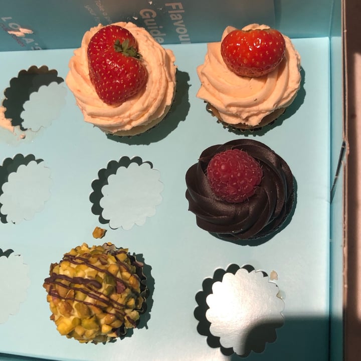 photo of Lola's Cupcakes Covent Garden Vegan Mini Cupcakes shared by @shmambam on  28 Nov 2020 - review