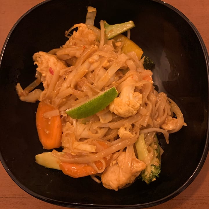 photo of Vegan Fusion Vegan Chicken Pad Thai Noodles shared by @petermcgill on  05 Oct 2021 - review